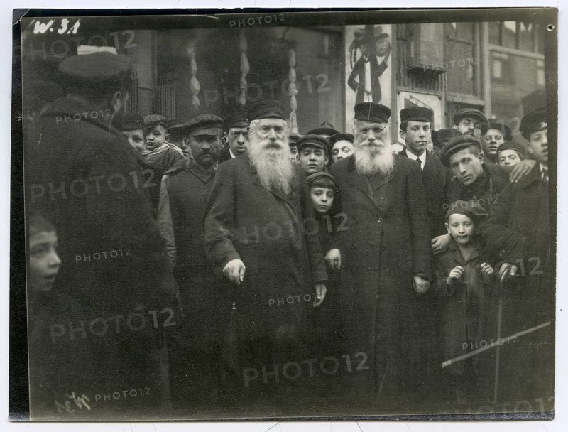 Rabbi, young men, Poland, Krakow, Shtetl, Jewish, A group of elderly men with beards standing on the street surrounded by people, around 1916