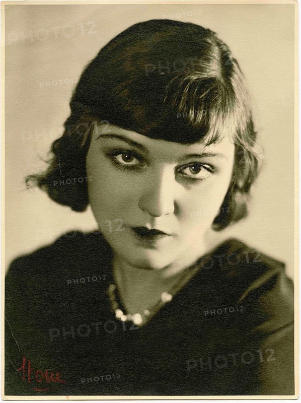 Anna Sten, actress, 1908-1993, film, Russia, Berlin, twenties, Hollywood, A serious looking portrait of a woman in black and white, dressed in dark clothing, Sasha Stone, around 1928