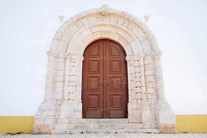 Entrance portal of the Igreja Matriz de Alvor church, Alvor, Algarve, Portugal