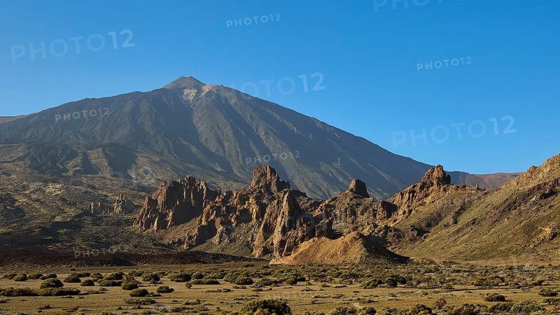 Llano de Ucanca, Teide volcano with rugged rocky landscapes in the foreground, Teide National Park, Teide National Park, volcano, volcanism, UNESCO World Heritage Site, Tenerife, Canary Islands, Spain
