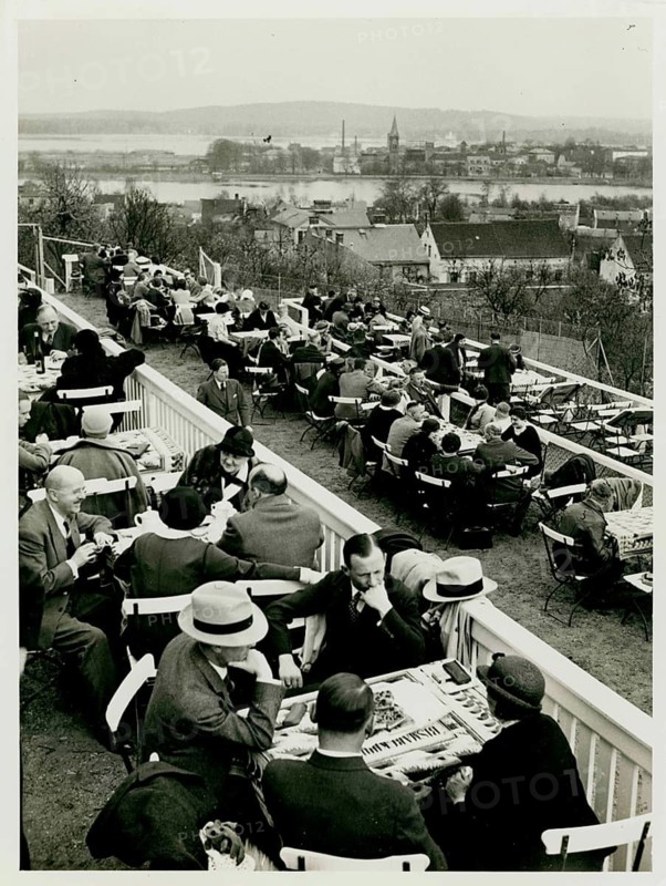 Müggelsee, Ausflugslokal, Köpenick, Berlin, people sitting on a terrace with a view of the city in the background, Albert Weinsheimer