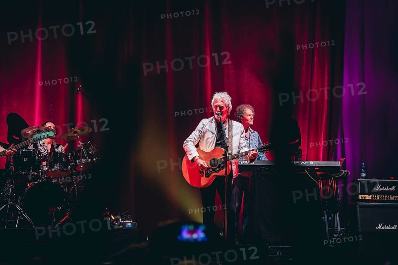 Pete Lincoln, singer and guitarist from Smokie live on 50 Years of Music - Tour 2026 in Berlin's Uber Eats Music Hall on 28.05.2026