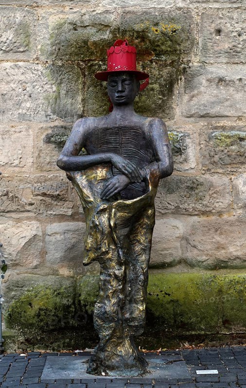 Bronze statue The Hug of I.H.K. Diane Duchess of Württemberg, Princess of France, Five Button Tower, Schwäbisch Gmünd, Baden-Württemberg, Germany