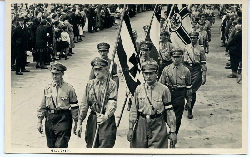 Elevator, rally, men, DNVP, German National People's Party, National Socialism, Alfred Hugenberg, shortly in front of the dissolution of June 1933, men in uniformed clothing carrying flags, marching in a parade, black and white photo, Julius Gross, 1933