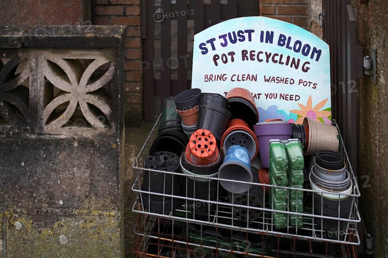 Sign, metal basket, recycling, plant pot recycling, St Just in Penwith, Cornwall, England, Great Britain