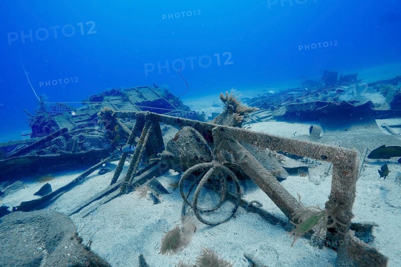 An old shipwreck lies on the seabed surrounded by sand and clear blue water, meteor wreck dive site, Russian hydrofoil, Arguineguin, Gran Canaria, Spain, Europe, Atlantic