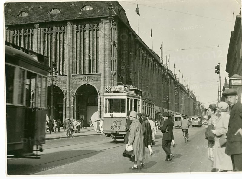 Berlin, Mitte, Leipziger Straße, Wertheim department store, Messel, people and trams in front of a large, impressive building, traffic, passers-by, twenties, Sasha Stone, around 1928