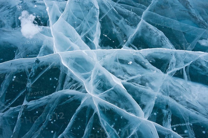 Ice with cracks at minus 27 degrees Celsius, Lake Khövsgöl Nuur, frozen to a depth of one metre, Lake Khuvsgul, Chöwsgöl Aimag (also known as Khuvsgul or Khövsgöl), Northern Mongolia, Mongolia