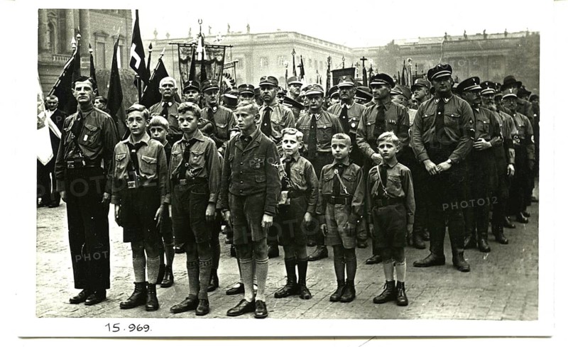 Boys, young people, men, uniform, HJ, Hitler Youth, rally, appeal, SA, Storm Department, National Socialism, Berlin, Unter den Linden, rank and file, some carry flags, black and white photography from earlier times, Julius Gross, 1933