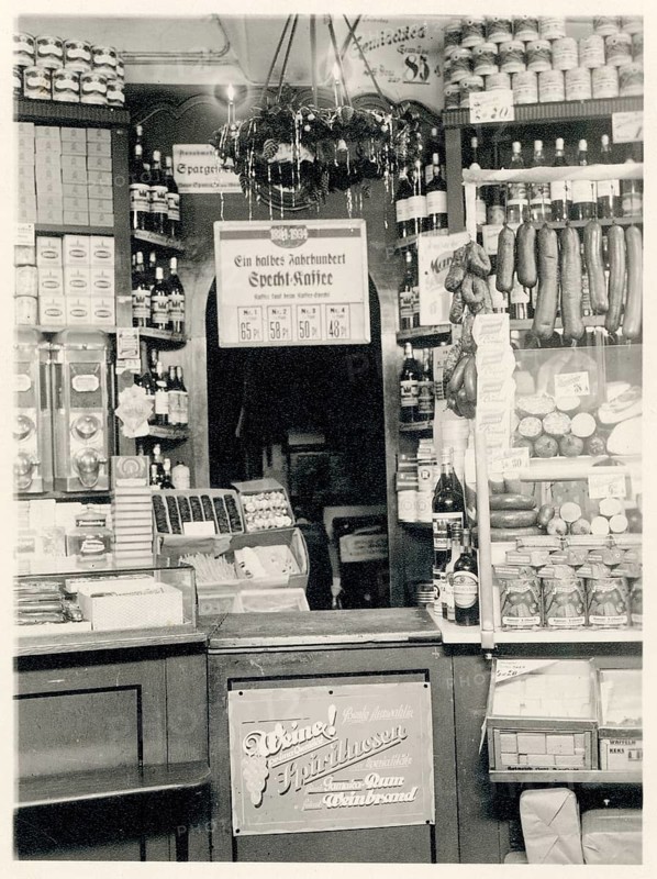 Colonial goods retail, village shop, charcuterie, advent wreath, sale, shop, profession, twenties, VP view of a small grocery store with densely filled shelves and counters, around 1924