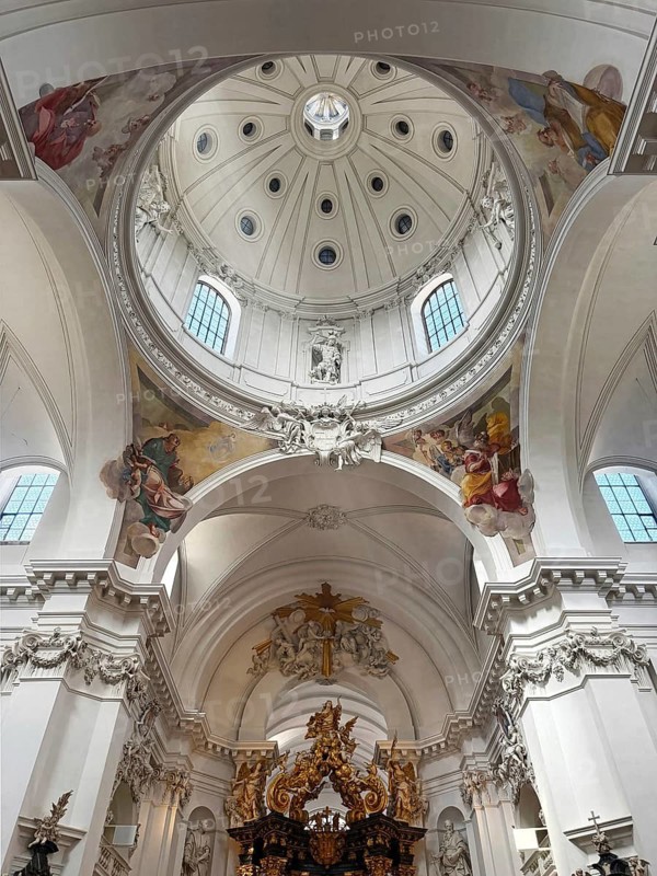 St. Salvator Cathedral in Fulda, officially High Cathedral in Fulda, interior view, central nave with view of the dome, Fulda, East Hesse, Hesse, Germany