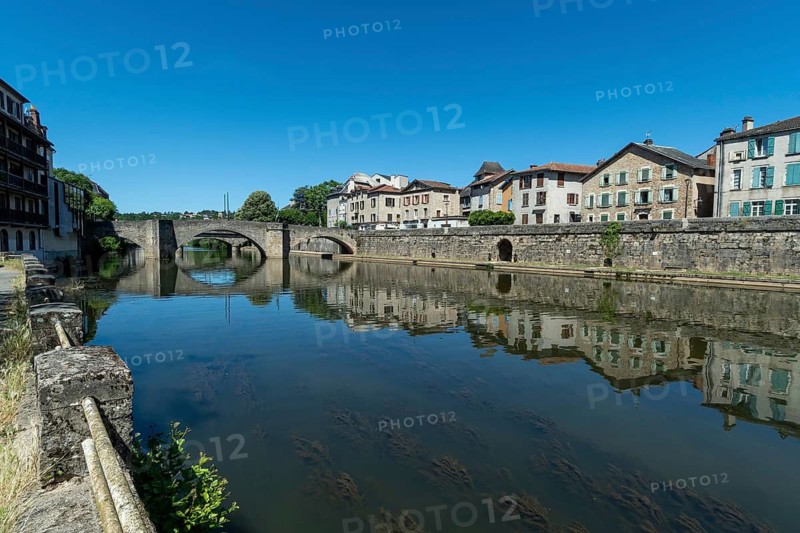 Villefranche de Rouergue. City of Art and History. Bridge of the Consuls, old bridge on river Aveyron. Aveyron. Occitanie. France