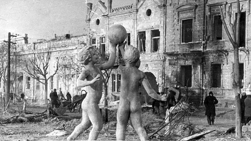 Ruined square with figures, Sevastopol, Crimea, Ukraine 1944 World War II. In October 1941, the Wehrmacht conquered a large part of Crimea as part of Operation Barbarossa. Since then, the Red Army has been trying to liberate Crimea again. It wasn't until 1944 that the time had come. The main battle for Crimea began on April 8, 1944. On May 12, 1944, Crimea was liberated from German occupation