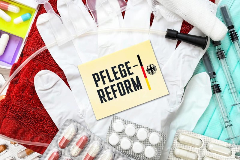 Note with the words Care reform in front of medical articles, photo montage +++ editorial use only