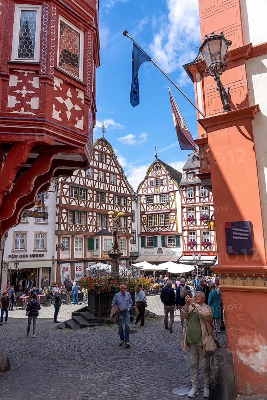 The wine town of Bernkastel-Kues on the Middle Moselle, medieval market square with gabled timber houses, St. Michaelsbrunnen, Germany