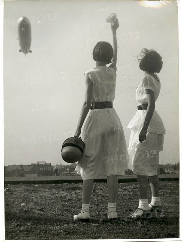 Zeppelin, over Berlin, girls, white clothes, Two woman waving at an airship while the wind moves their clothes, Dr. Peter Weller, around 1928