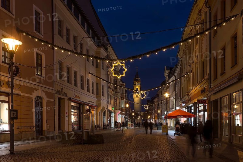 Christmas pedestrian zone in the evening, the Reichenturm in the back, Bautzen, Upper Lusatia, Saxony, Germany