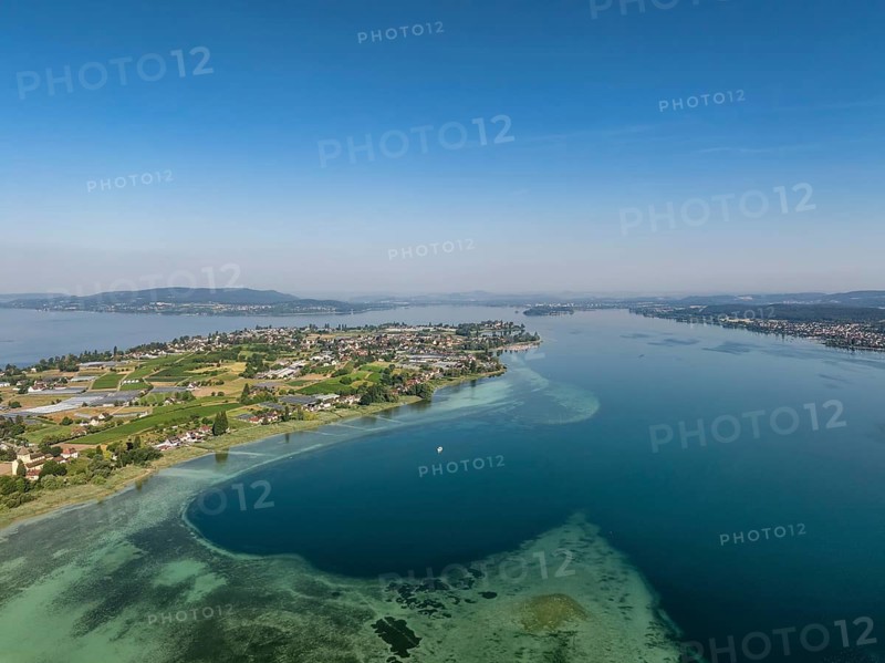 Aerial view of the island of Reichenau in western Lake Constance, Untersee, on the horizon the Höri peninsula on the left, the Mettnau peninsula near Radolfzell, Konstanz district, Baden-Württemberg, Germany