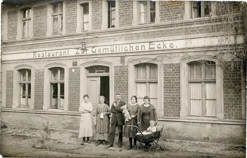 Restaurant, To the cozy corner, pub, tavern, village, rural, family in front of an old brick restaurant, mother with stroller, around 1918