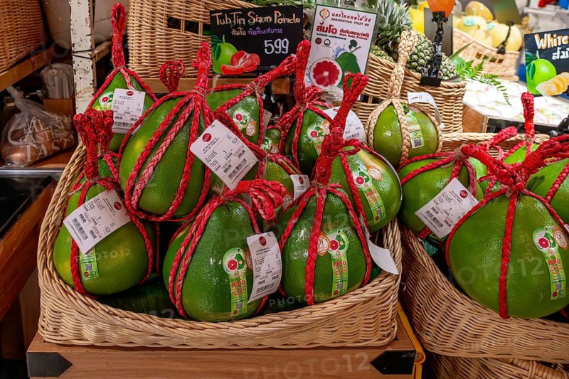 Siam Ruby Pomelos Fruit Sales Rack, Bangkok, Thailand