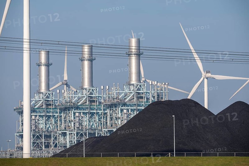 The gas and steam combined cycle power plant, GuD, Magnum, with 1410 MW output, gas power plant with 3 blocks, powered by natural gas, can also be operated with hydrogen, coal storage at the Eemshaven coal power plant, Eemshavencentrale, both operated by RWE Generation, one of the 3 large power plants in the Eemshaven energy park, Groningen province, the Netherlands