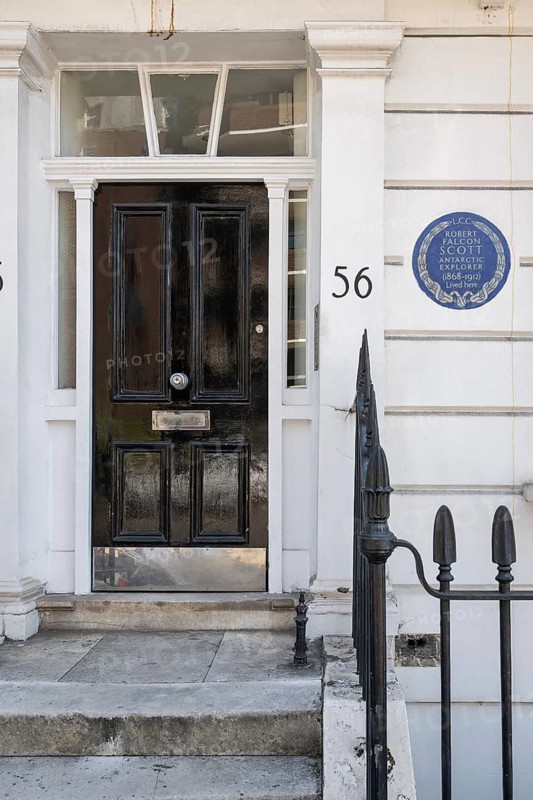 Entrance with black door and blue sticker on white house wall reminding that Robert Falcon Scott, Antarctic researcher, lived here, Chelsea Embankment, London, Great Britain, England, Great Britain