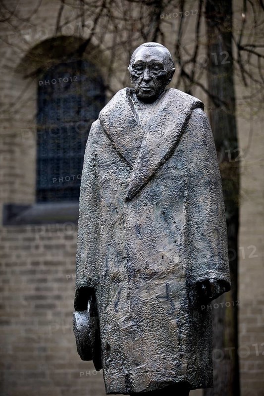 Bronze sculpture Adenauer Memorial begun by Prof. Hans Wimmer and completed by his student Gerhard Weiland, Cologne, North Rhine-Westphalia, Germany
