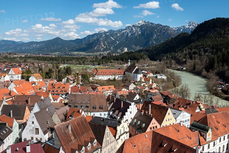 View of the old town of Füssen from the Hohes Schloss, right Lech, Ostallgäu, Allgäu, Bavaria, Germany
