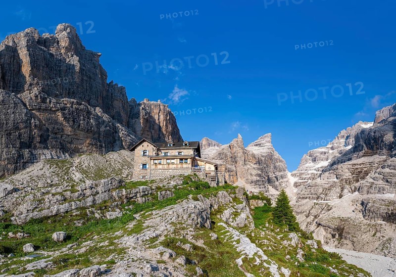 Alpine Club Hut, Refugio Francis Fox Tuckett, mountain peaks of the Brenta Mountains, Brenta-Adamello Natural Park, Trentino, Italy