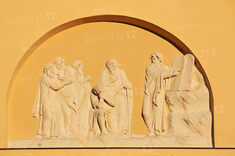 Relief depicting Moses with Ark of the Covenant, Ten Commandments in a group of people, stone tablet, Old Testament, handicraft, cultural church built in 1806, St. Mary's church, Neuruppin, Ruppiner Switzerland, Ruppiner Land, Brandenburg, Germany