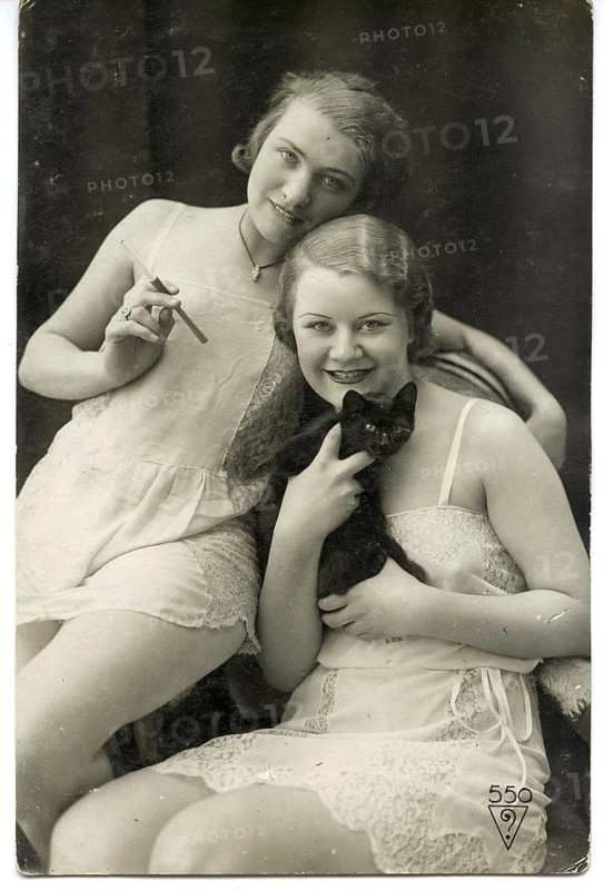 Femmes, lingerie, erotic, cat, art deco, two woman in nightgowns smile joyfully, one holding a kitten, the other a cigarette, photographer Biederer, Paris, twenties