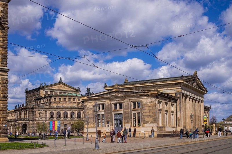 Semperbau, Semperoper und Schinkelwache, Dresden, Saxony, Germany