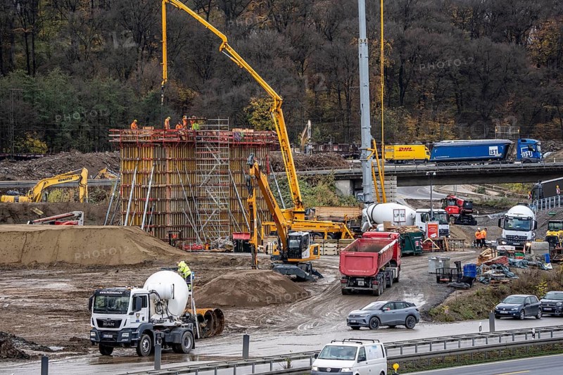 Concreting of a new bridge pillar at the Duisburg-Kaiserberg motorway junction, complete conversion and construction of the A3 and A40 intersections, all bridges, ramps, roadways are renewed and in part extended, construction period of 8 years, railway bridges running there will also be renewed, North Rhine-Westphalia, Germany