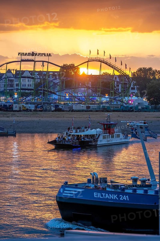 Fairground ferry across the Rhine, from the banks of the Old Town to the Rhine Fair in the Rheinwiesen in Düsseldorf-Oberkassel, Michaela II Rhine ferries, sponsored by Rheinbahn and Uber, North Rhine-Westphalia, Germany