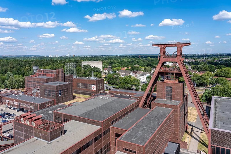 Zollverein colliery, Doppelbock conveyor frame from shaft 12, Wipperhalle, UNESCO World Heritage Site, on the left the Red Dot Design Museum, Essen, North Rhine-Westphalia, Germany, view over the districts of Schonnebeck and Katernberg