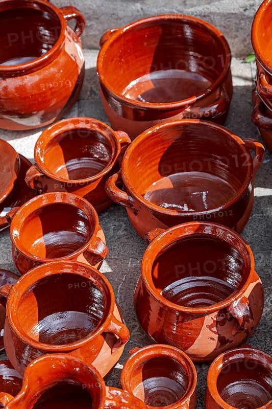 Traditional Spanish pottery, market, farmers market, Sineu, Majorca, Spain