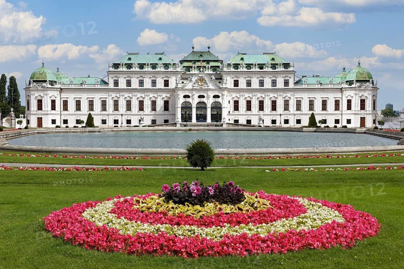 Flower rosette in front, Upper Belvedere in the back, view from the courtyard, Belvedere Palace, former summer residence of Prince Eugene of Savoy, built 1712 to 1723 by Johann Lucas von Hildebrandt, Baroque, Vienna, Austria