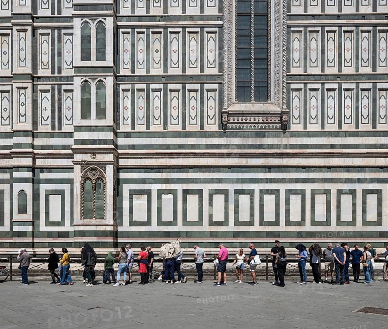 Mass tourism, overtourism, waiting in front of Santa Maria del Fiore Cathedral, Duomo by Filippo Brunelleschi, UNESCO World Heritage Site, Old Town, Florence, Tuscany, Italy