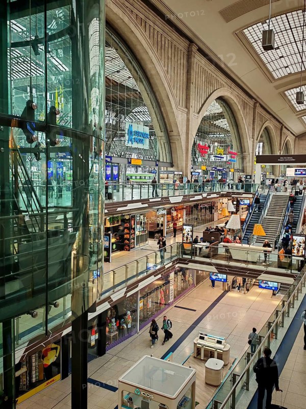 Multi-storey area in Leipzig Central Station with shops and staircases, train station, Leipzig main station