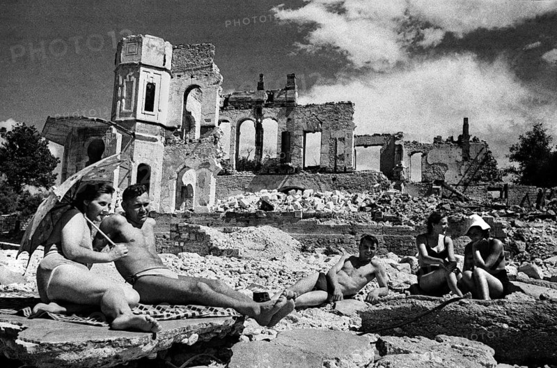 “Life goes on.” People bask among the ruins of war. Sevastopol in the summer after liberation, Crimea, Ukraine, summer 1944 Second World War. In October 1941, the Wehrmacht conquered a large part of Crimea as part of the Barbarossa operation. Since then, the Red Army has been trying to liberate Crimea again. It wasn't until 1944 that the time had come. The main battle for Crimea began on April 8, 1944. On May 12, 1944, Crimea was liberated from German occupation