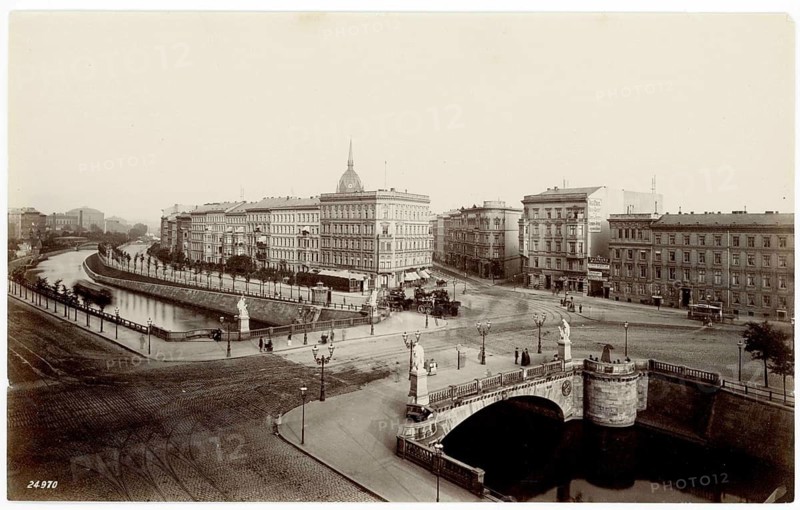 Hallesches Tor, historic city view with river and bridge in sepia tones, in front of the construction of the Hochbahn, Landwehr Canal, around 1880, Berlin, Kreuzberg, Francis Frith