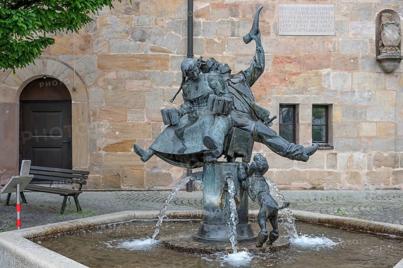Wallenstein fountain, created by sculptor Ludwig Manz, 1920 to 1990, erected in 1985 on Schlossplatz in front of the old Pflegamtsschloss, Altdorf, Middle Franconia, Bavaria, Germany