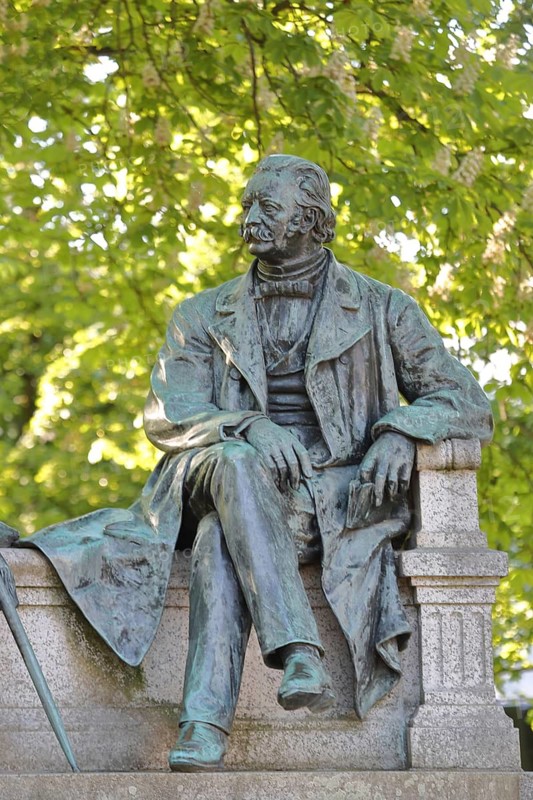 Memorial to writer Theodor Fontane von Wiese Max 1908, bronze sculpture, life-size, Fontaneplatz, Neuruppin, Ruppiner Switzerland, Ruppiner Land, Brandenburg, Germany