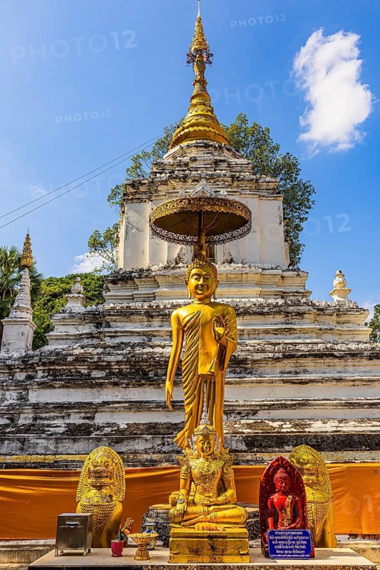 Gilded Buddha statues, the white, multi-tiered Chari temple tower, stupa, Buddhist temple complex Wat Chiang Yuen, Chiang Mai, Thailand