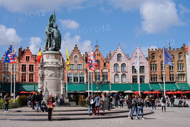 Market square Grote Markt with Jan Breydel and Pieter de Coninck monument and guild houses, Bruges, West Flanders, Flanders, Belgium
