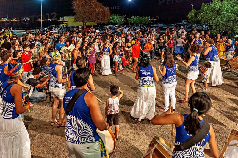 A large group of people joyfully dances at night to music with drums, joy and dance at a festival in Petrolina in Brazil