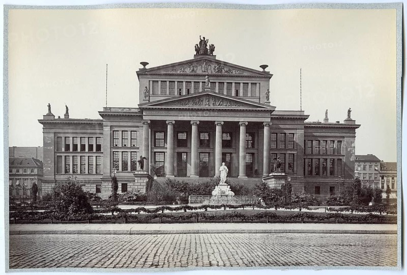 Großes Schauspielhaus, Gendarmenmarkt, Schinkel, Berlin, Mitte, theatre, concert hall, large classical building with statues and columns in a city environment, around 1890