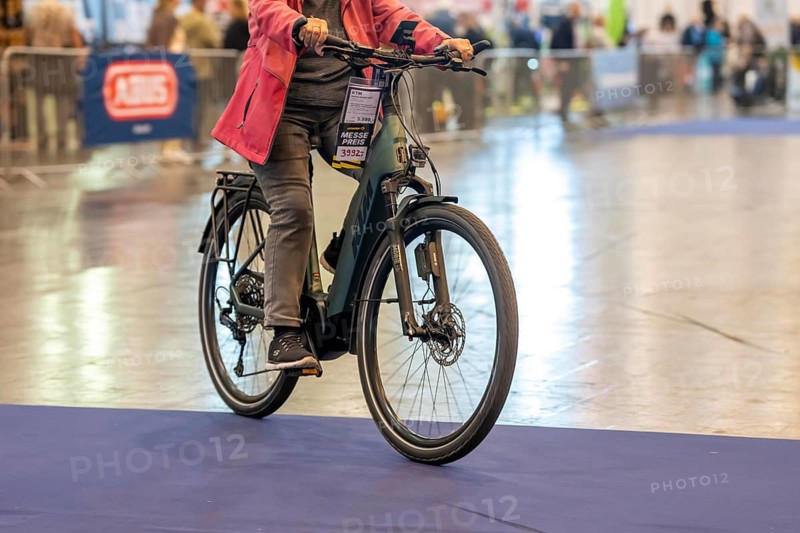 Test drives of new bikes at the public exhibition Fahrrad Essen, in the halls of Messe Essen, retailers and manufacturers show everything about bicycles, e-bikes, accessories, North Rhine-Westphalia, Germany