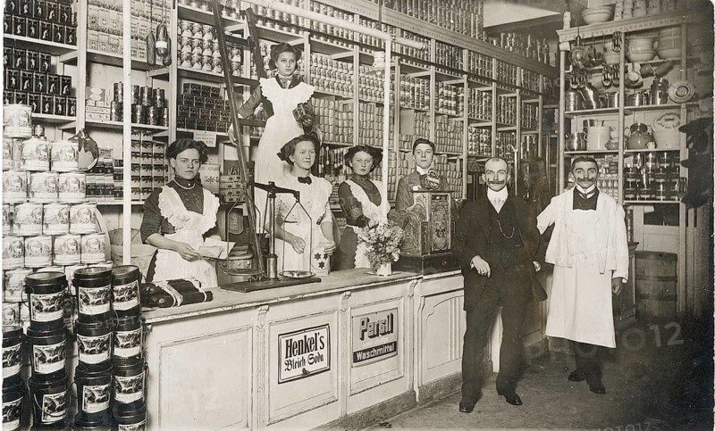 Chemnitz, shop, sale, colonial goods, sales counter, interior view, saleswomen, ladder, tin advertising signs, historic grocery store with employees and fully stocked shelves, 1912