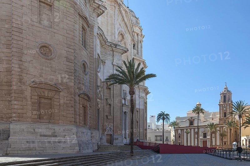 Cathedral of Cádiz (Catedral de Santa Cruz de Cádiz) in the Plaza de la Catedral, Cádiz, Andalusia, Spain